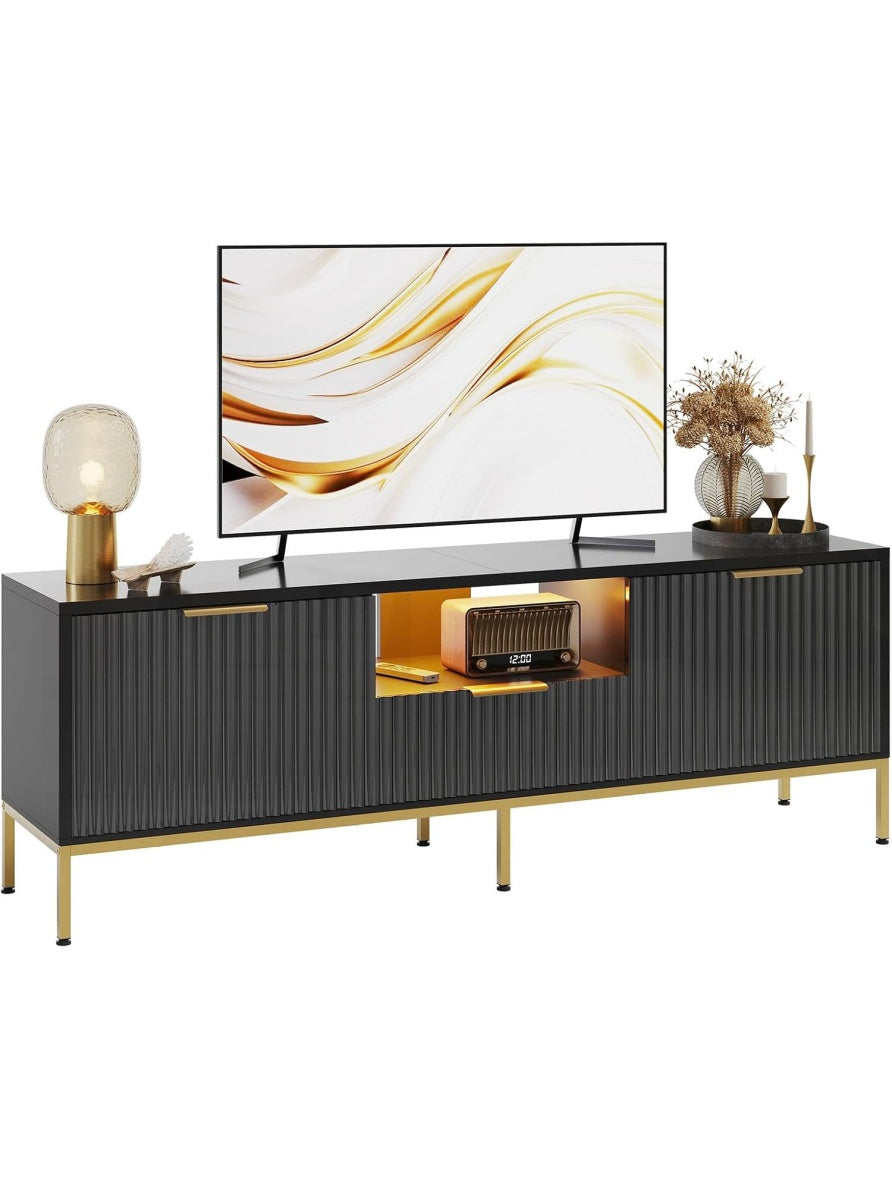 Centro multimedia para televisores de 32 a 60 pulgadas con puertas acanaladas y amplio almacenamiento